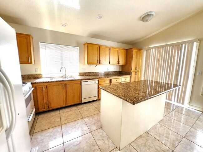 Building Photo - 137 Windy Creek Ave