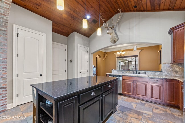 Building Photo - 126 Heathwood Dr