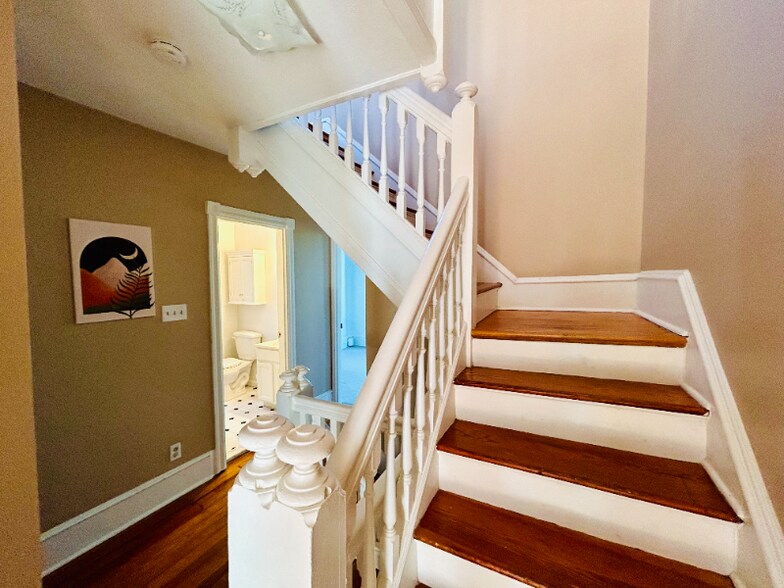 Building Photo - 1603 W 13th St