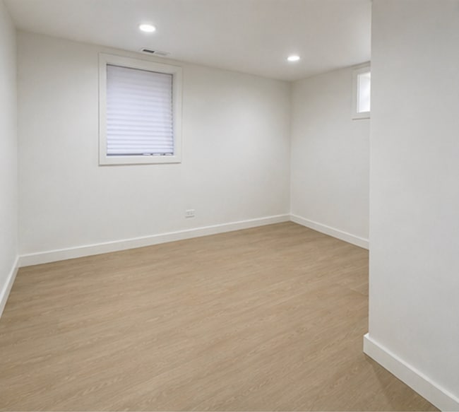 Building Photo - 2321 W 81st Pl