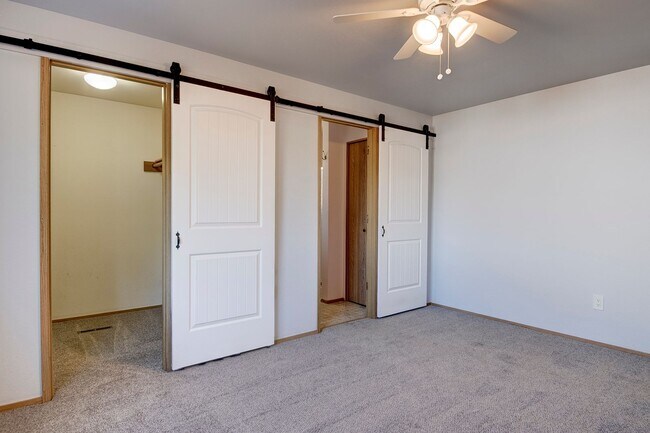 Building Photo - 3 Bed 2 Bath Home near Town
