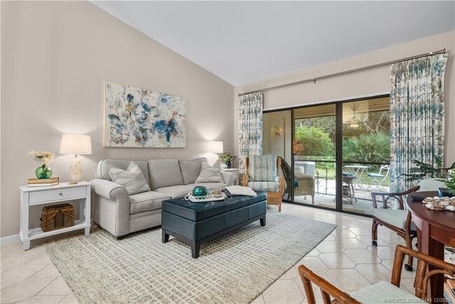 Building Photo - 1544 SW Silver Pine Way