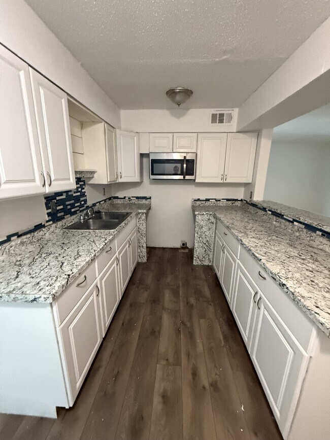 Building Photo - 4860 Chesterwood Ct