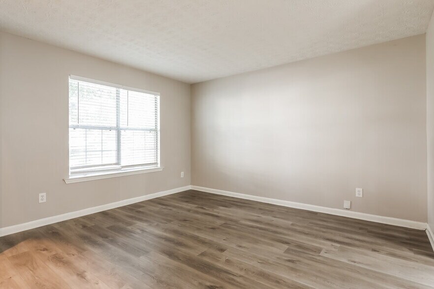 Building Photo - 550 Gardinia Dr
