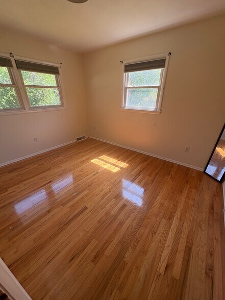 Building Photo - 7 Apple Blossom Ln