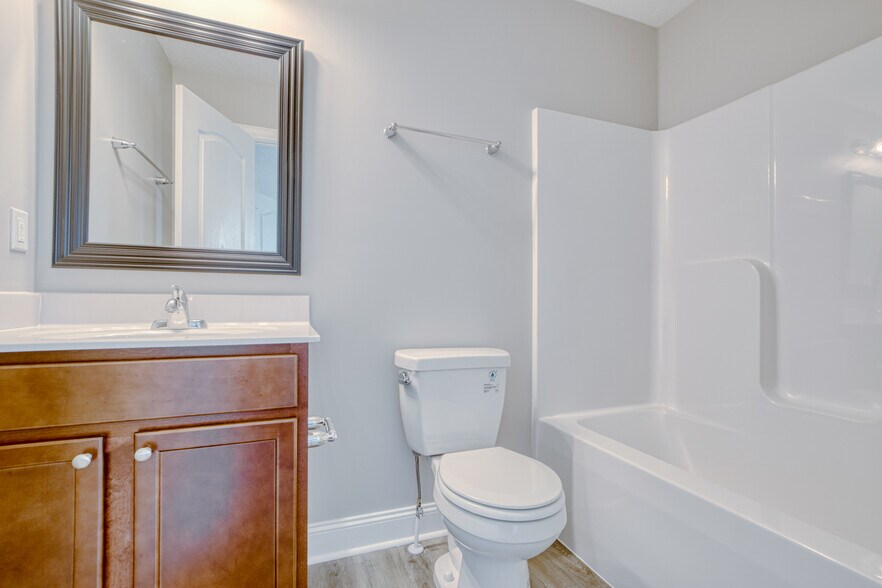 Building Photo - 220 Twisted Oak Dr NW