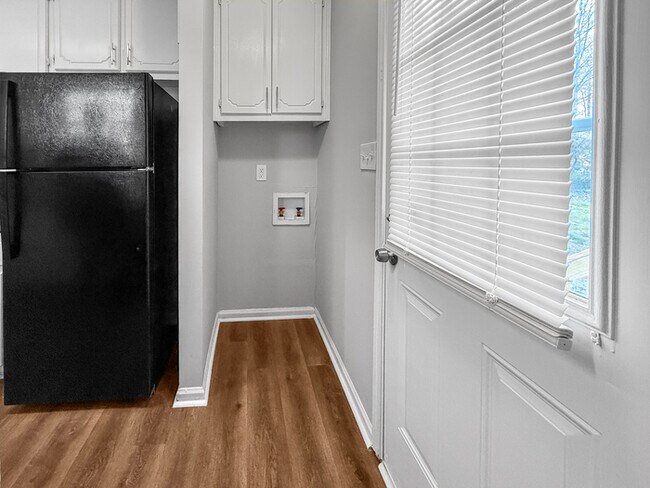 Building Photo - 234 Hillcrest Dr