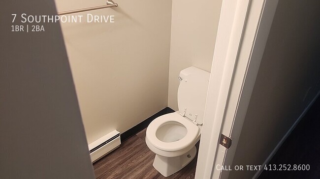 Building Photo - 7 Southpoint Dr