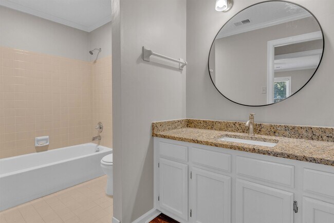Building Photo - 636 N Fox Chase Cove