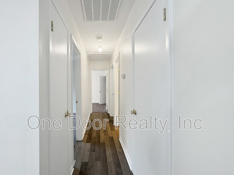 Building Photo - 105 Walker Dr