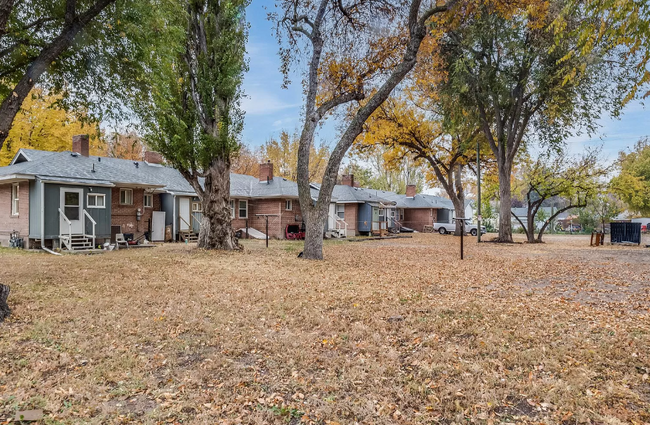 Building Photo - 724 Custer St