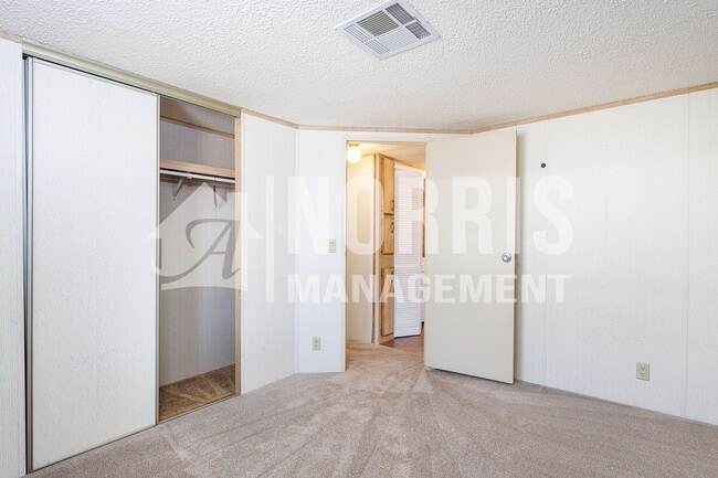 Building Photo - Great Location, Great Home with all Applia...