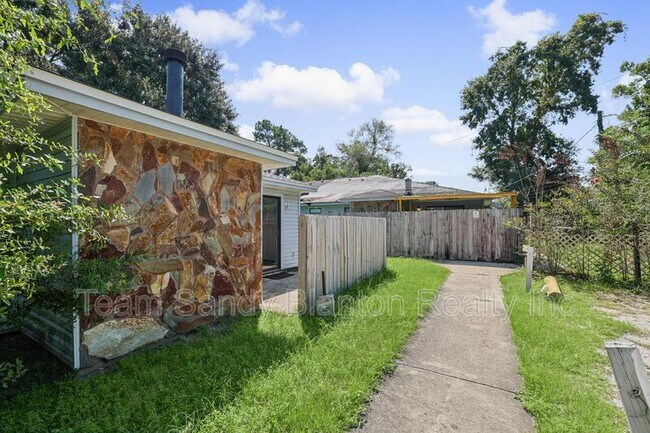 Building Photo - 455 Stara Cir