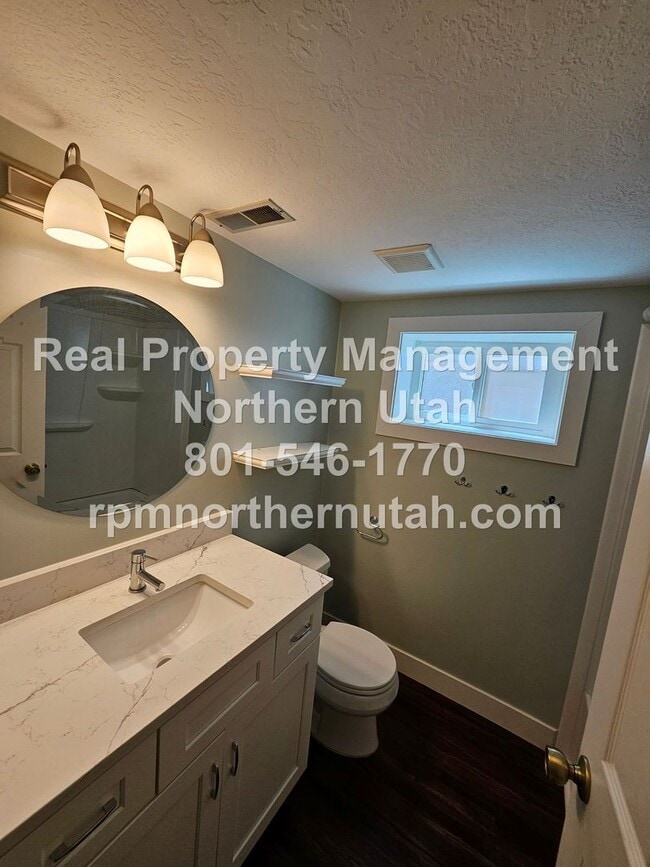 Building Photo - Stunning 5 Bedroom Home in Kaysville Now A...