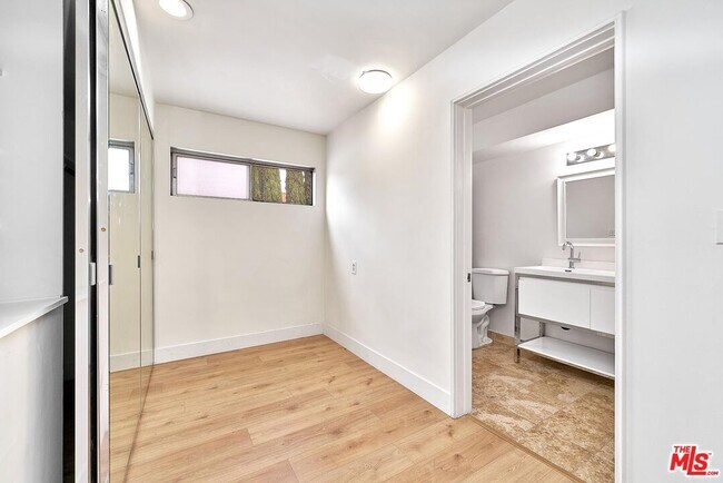 Building Photo - 9221 Charleville Blvd