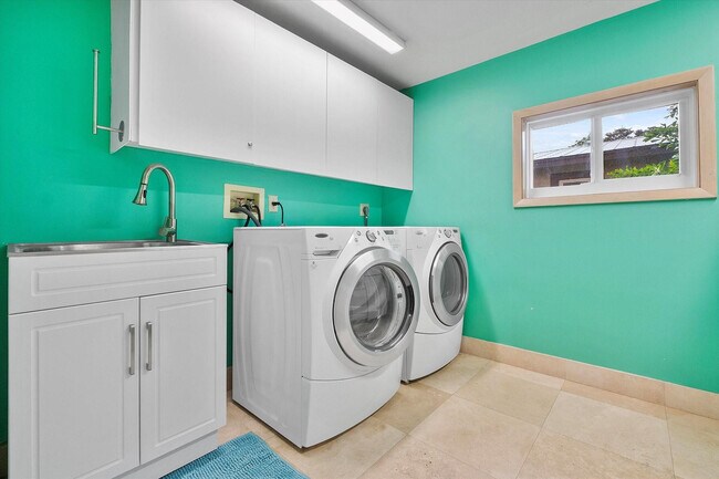 Building Photo - 2484 SE 12th St