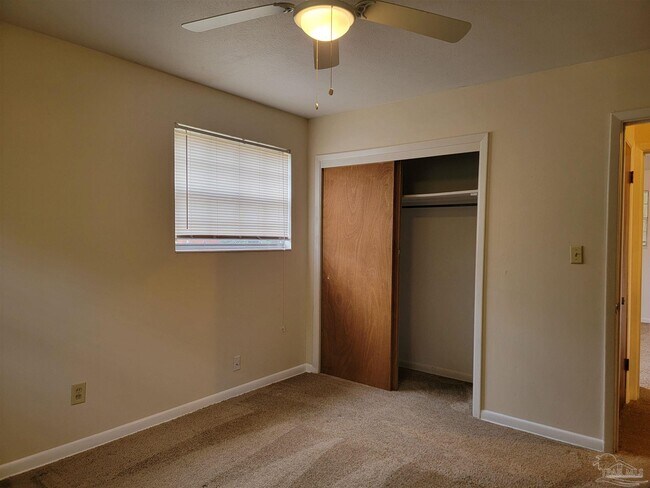 Building Photo - 917 N 70th Ave
