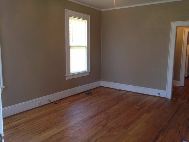 Building Photo - 2960 Pierpont Ave