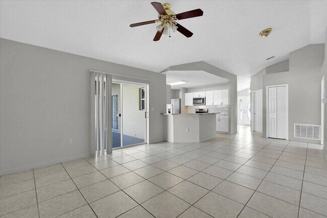 Building Photo - 112 Azalea Dr