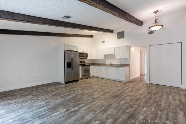 Building Photo - 5847 S 37th St