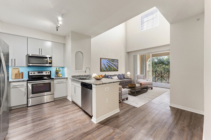 Building Photo - Cortland Portofino Place