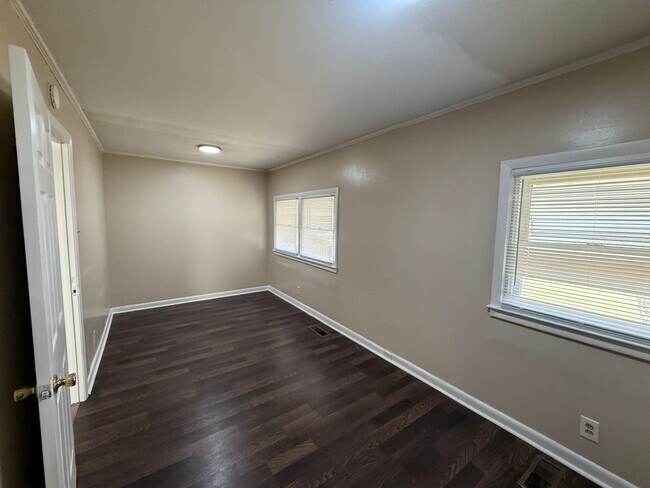 Building Photo - Fully Renovated 3-Bedroom, 1 Bathroom Home