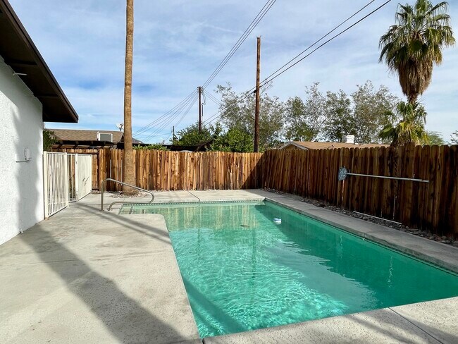 Building Photo - 53910 Avenida Herrera