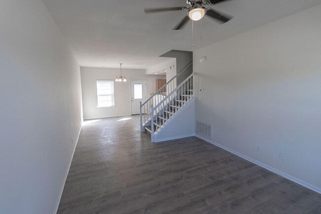 Building Photo - 5000 Derby Ridge Dr