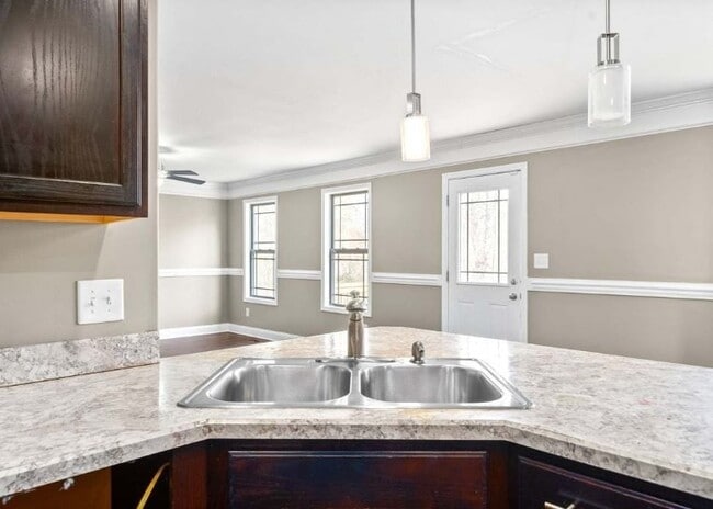Building Photo - 1103 Medallion Ct