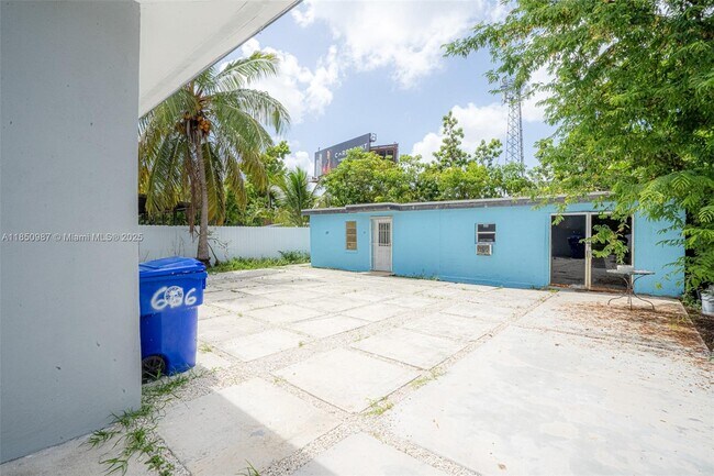 Building Photo - 666 NW 28th St