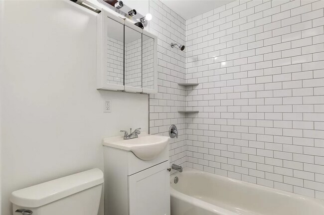 Building Photo - 425 W Baker Ave