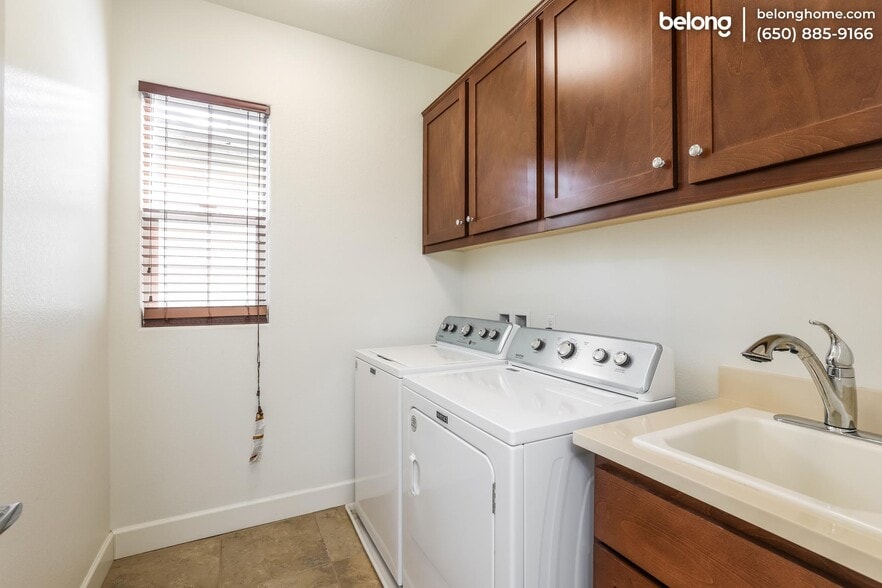 Building Photo - 1591 Sylvia St