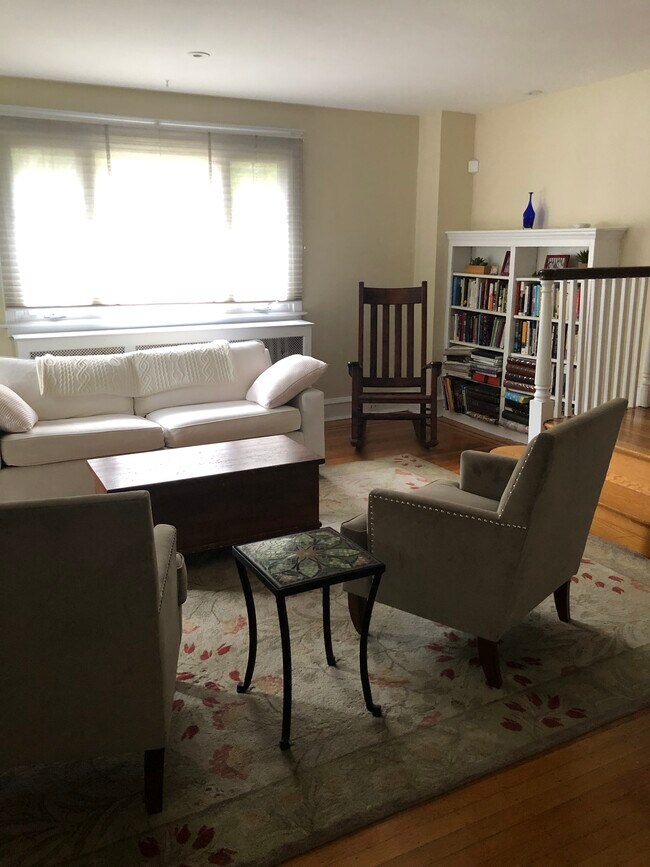 Living room - 3401 W Penn St