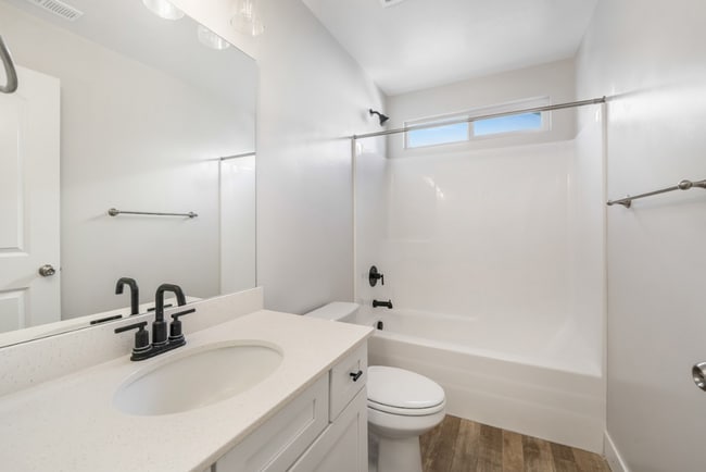 Building Photo - Modern 4-Bedroom Townhome in Saratoga Springs, UT