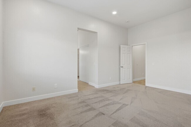 Building Photo - Bright, Updated Home with Spacious Layout & Low-Maintenance Yard