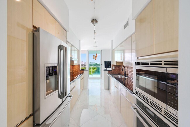 Building Photo - 500 SE Mizner Blvd