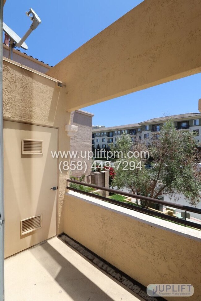Building Photo - 2-BED/2.5-BATH - LA JOLLA (NEAR UTC)