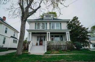 Building Photo - 107 Maple St