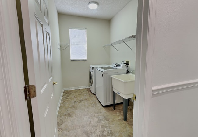 Building Photo - 9525 Southern Garden Cir