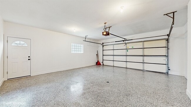 Building Photo - 15405 Tulip Ct