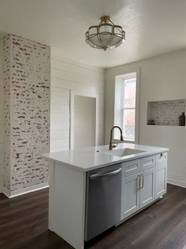 Building Photo - Charming home in Beautiful Brigham City!