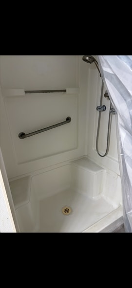 Second bath with shower - 514 Kaweah St