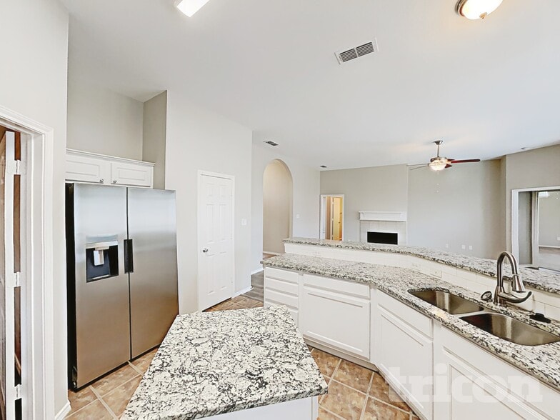 Building Photo - 1013 Kingsley Dr