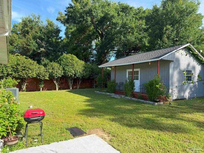 Building Photo - 2720 Bayou Blvd