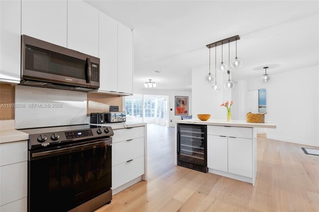 Building Photo - 535 NE 50th Terrace