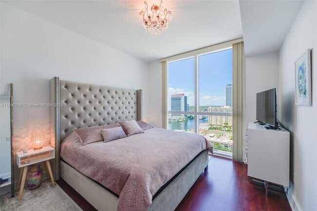 Building Photo - 1945 S Ocean Dr