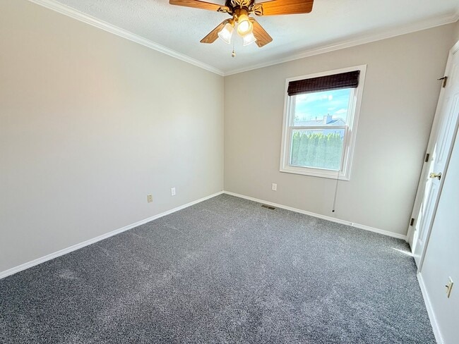 Building Photo - Stunning 5-Bedroom Home with Pool in Desir...