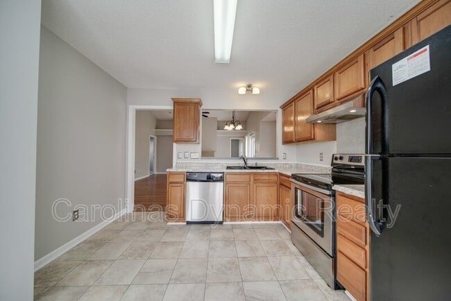 Building Photo - 120 Lantana Dr