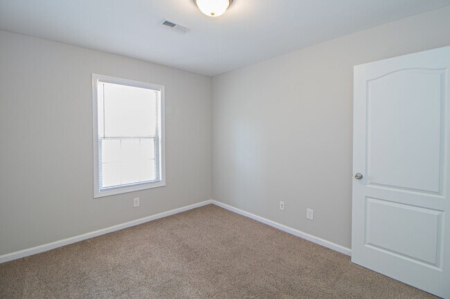 Building Photo - 1716-D Thistlewood Dr