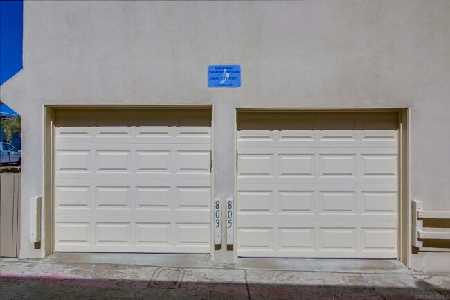 Building Photo - 803 El Carmel Pl